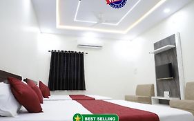 Hotel Jag Laxmi Palace Prime Location Main Road Near Mahakal Temple And Railway Station