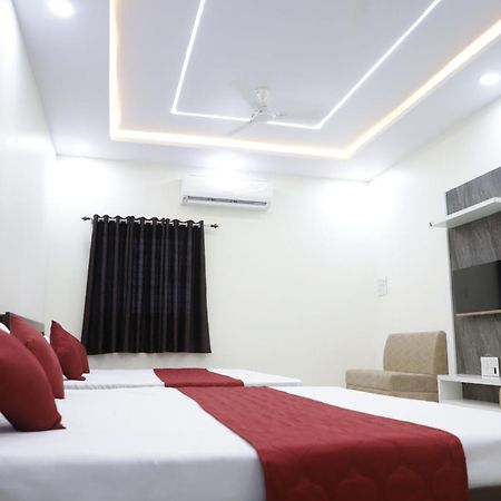 Hotel Jag Laxmi Palace Prime Location Main Road Near Mahakal Temple And Railway Station Ujjain Exterior photo
