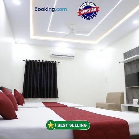 Hotel Jag Laxmi Palace Prime Location Main Road Near Mahakal Temple And Railway Station Ujjain Exterior photo