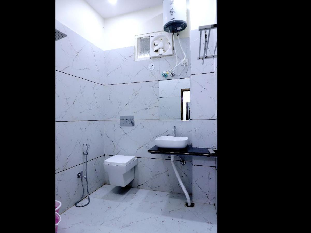 Hotel Jag Laxmi Palace Prime Location Main Road Near Mahakal Temple And Railway Station Ujjain Exterior photo