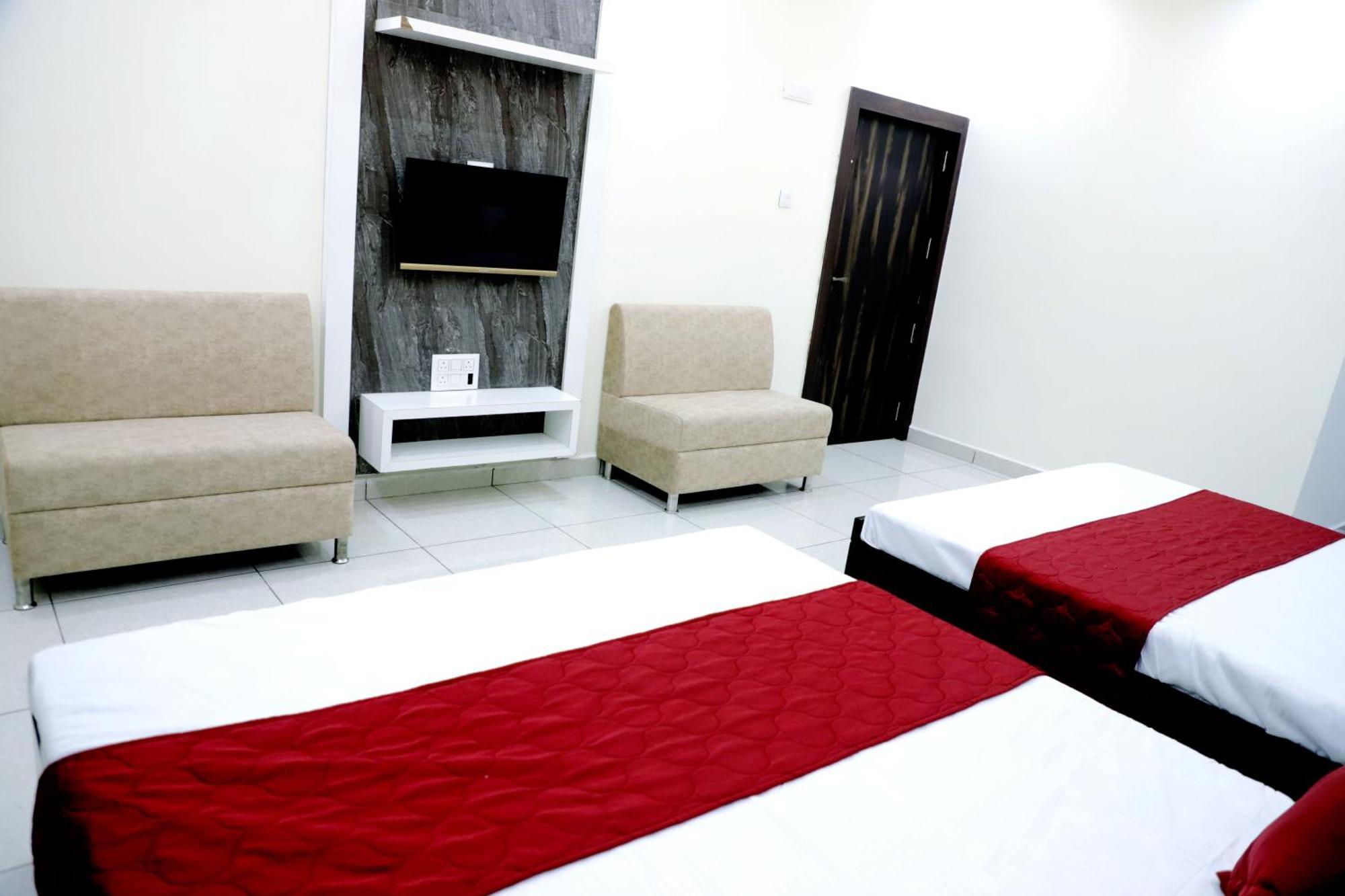 Hotel Jag Laxmi Palace Prime Location Main Road Near Mahakal Temple And Railway Station Ujjain Exterior photo