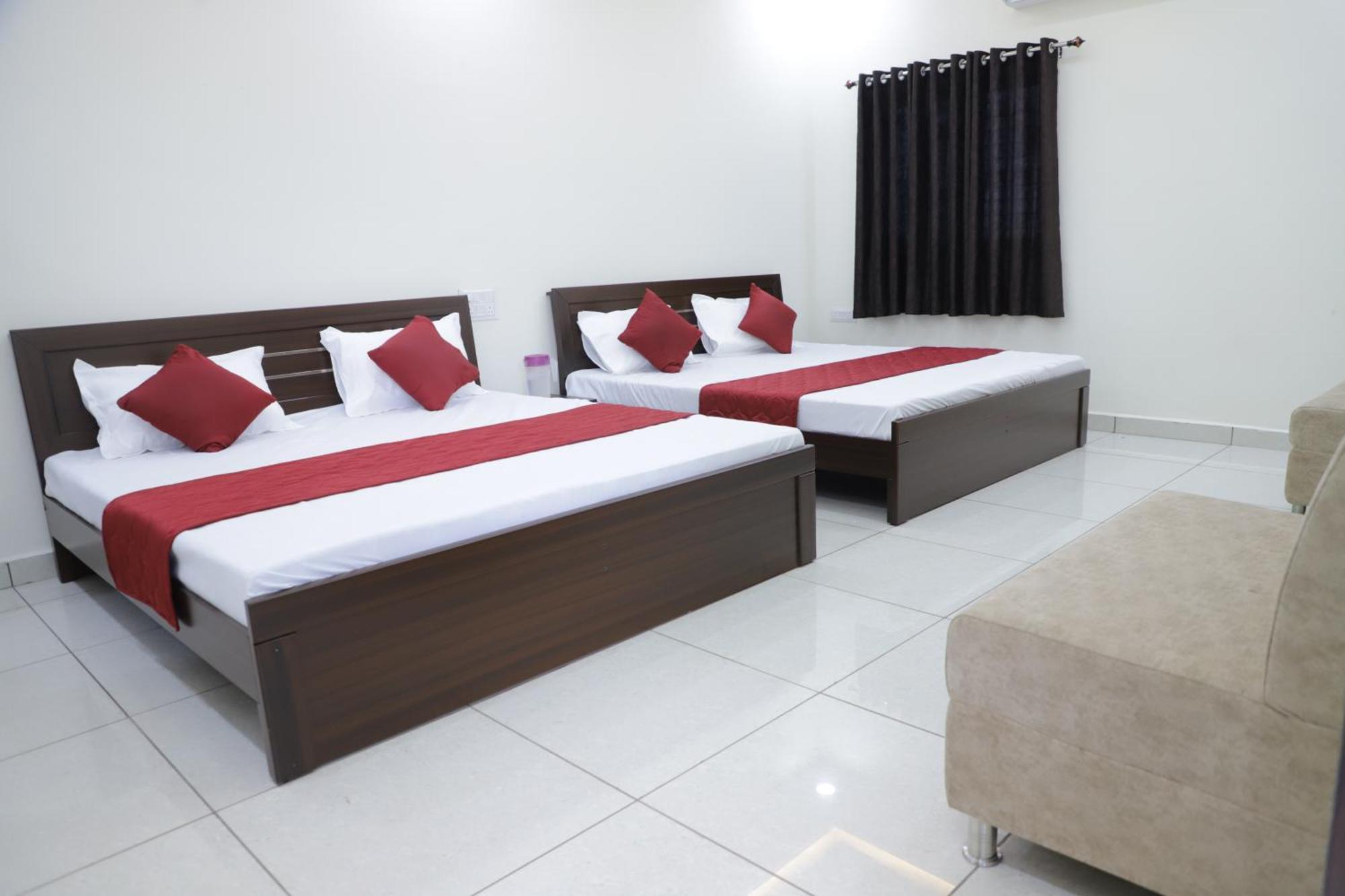 Hotel Jag Laxmi Palace Prime Location Main Road Near Mahakal Temple And Railway Station Ujjain Exterior photo