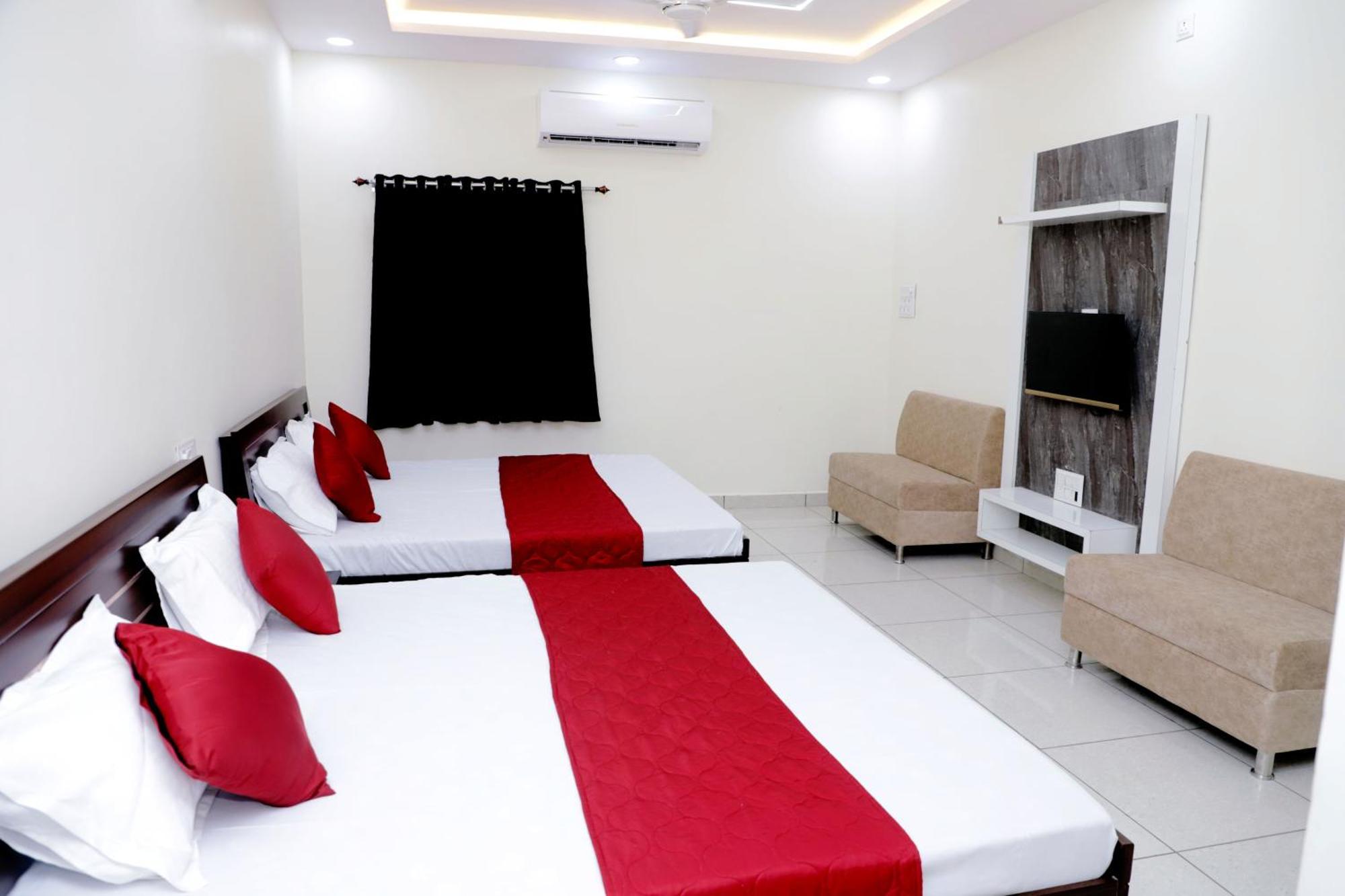 Hotel Jag Laxmi Palace Prime Location Main Road Near Mahakal Temple And Railway Station Ujjain Exterior photo